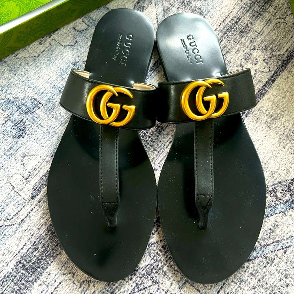 Black sandals GG gold detail